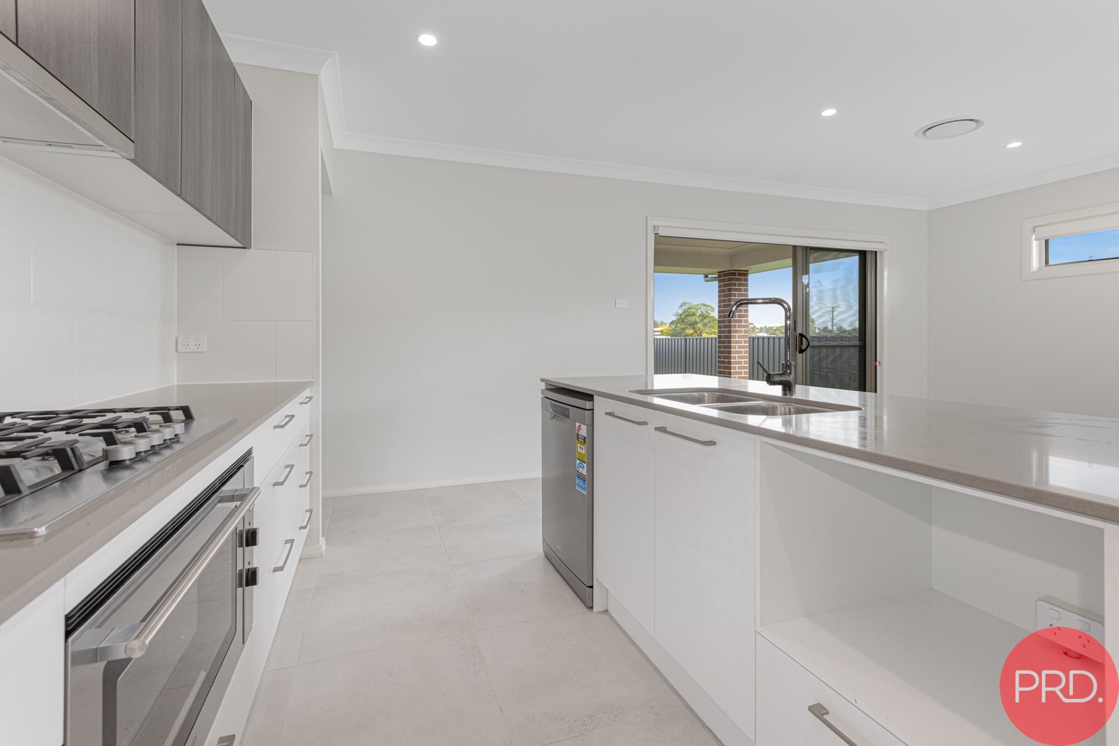 9 Loquat Street LOCHINVAR 7