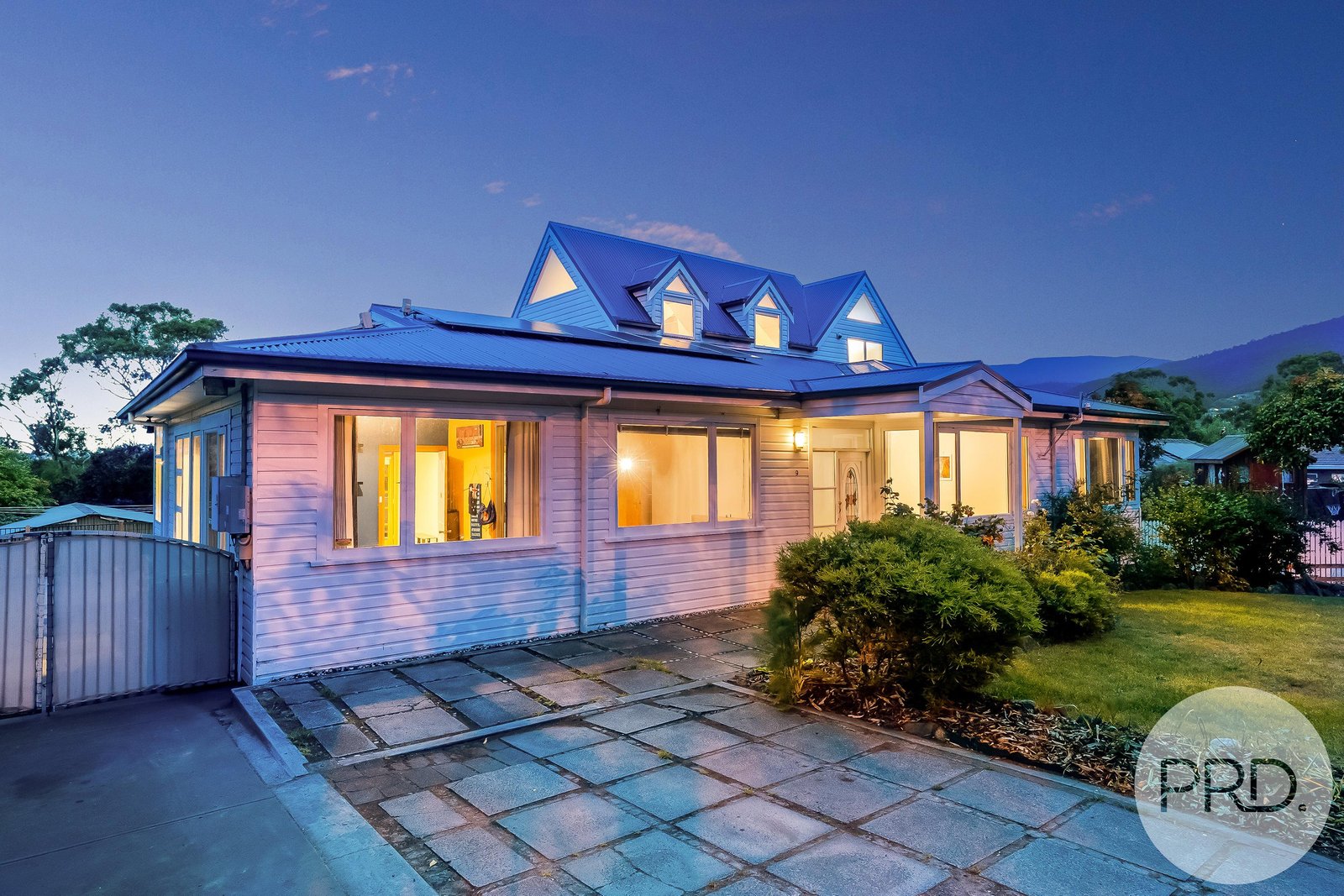 9 Lowestoft Avenue BERRIEDALE 1
