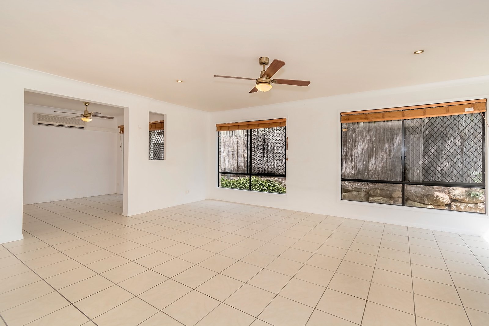 9 Marciana Crescent VARSITY LAKES 2