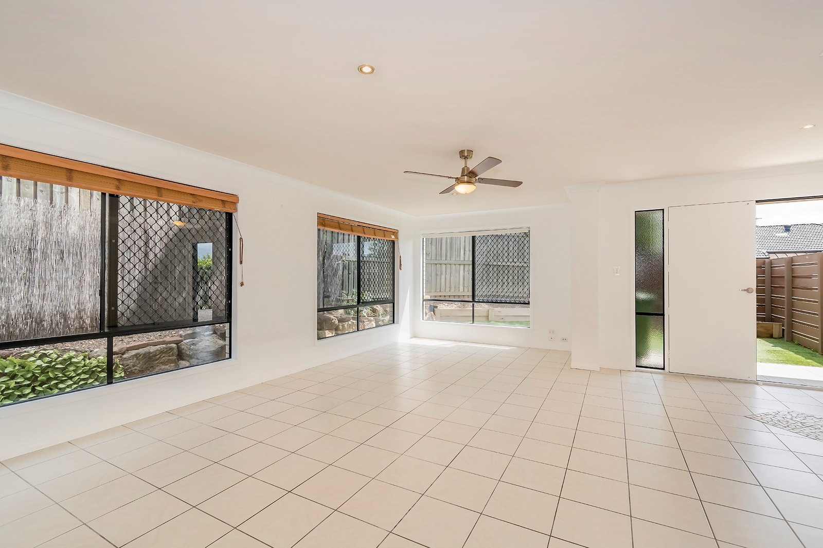 9 Marciana Crescent VARSITY LAKES 3