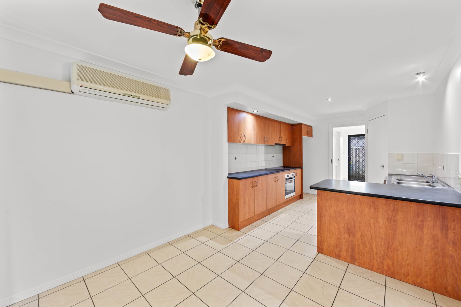 9 Marciana Crescent VARSITY LAKES 3