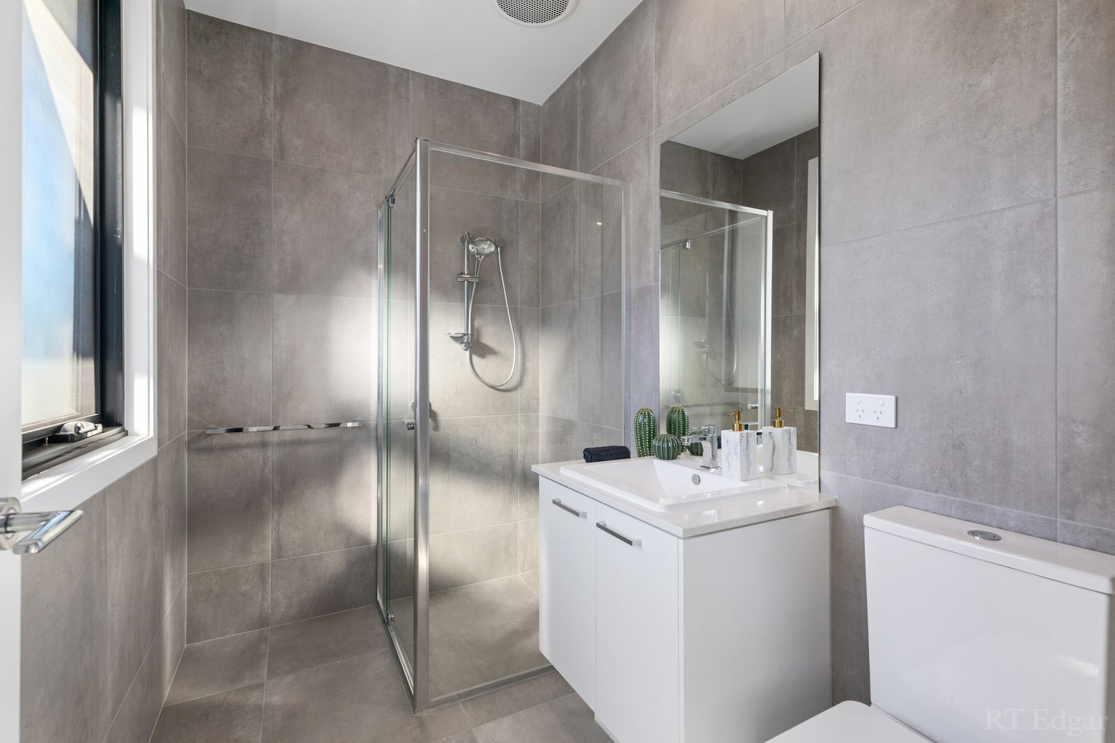 Real Estate and Property in 9 Marlborough Street, Bentleigh East, VIC