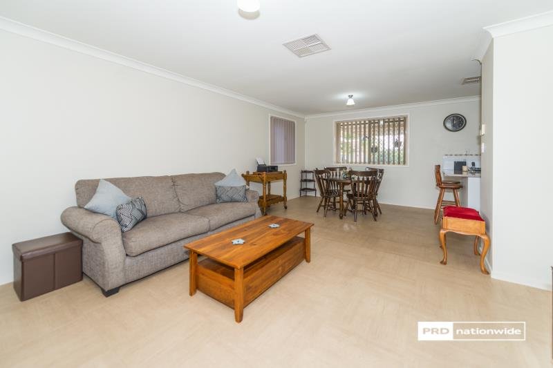 9 Maxwell Street TAMWORTH 4
