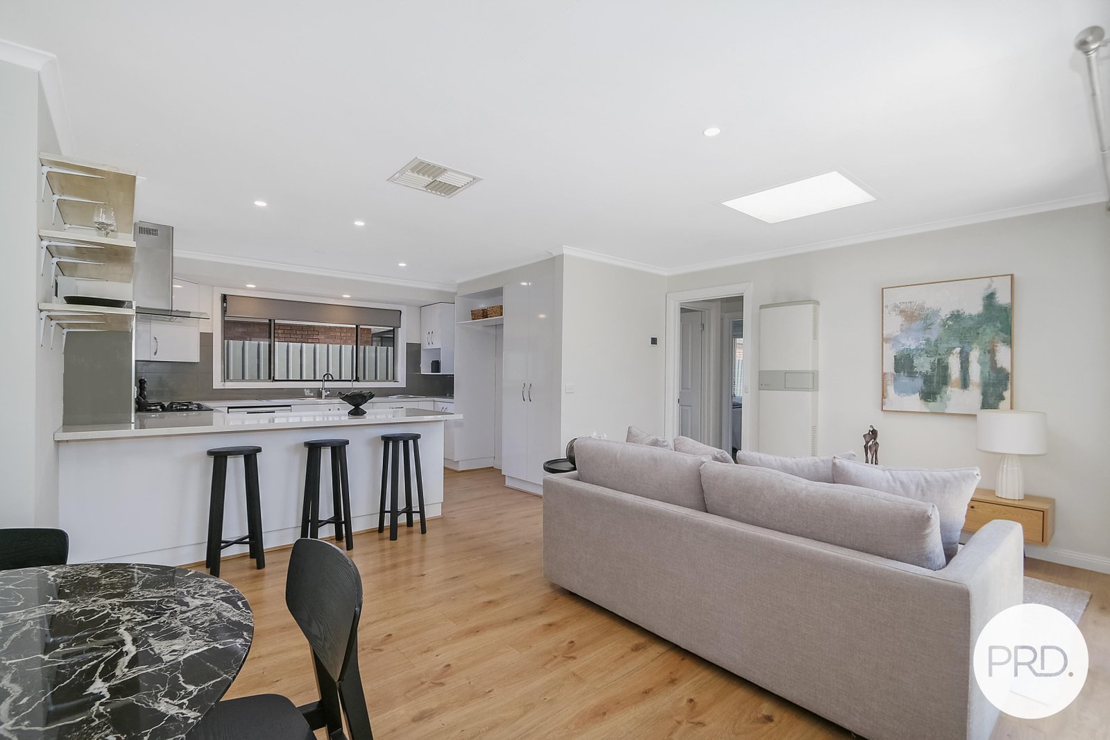 9 Mayfair Drive WEST WODONGA 4