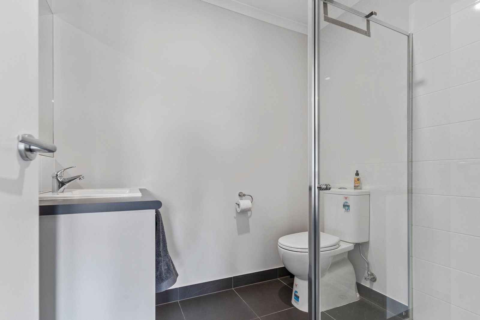 9 McCubbin Street BAGSHOT 7