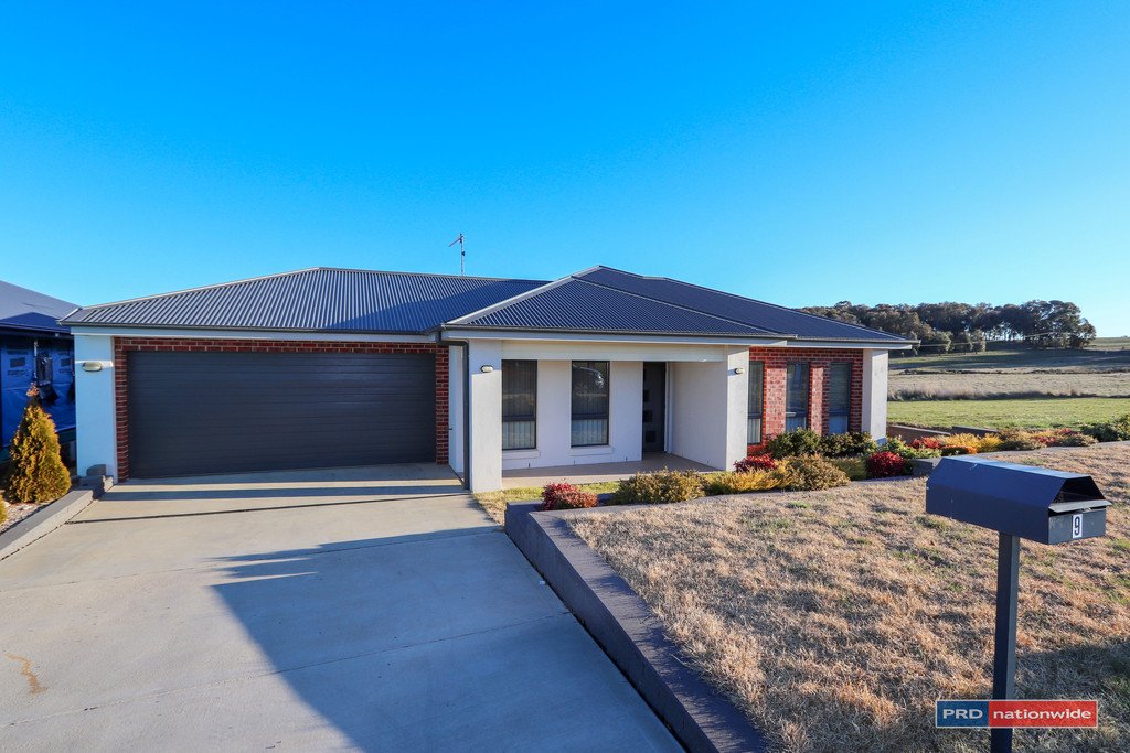 9 McEwan Court TUMBARUMBA 1