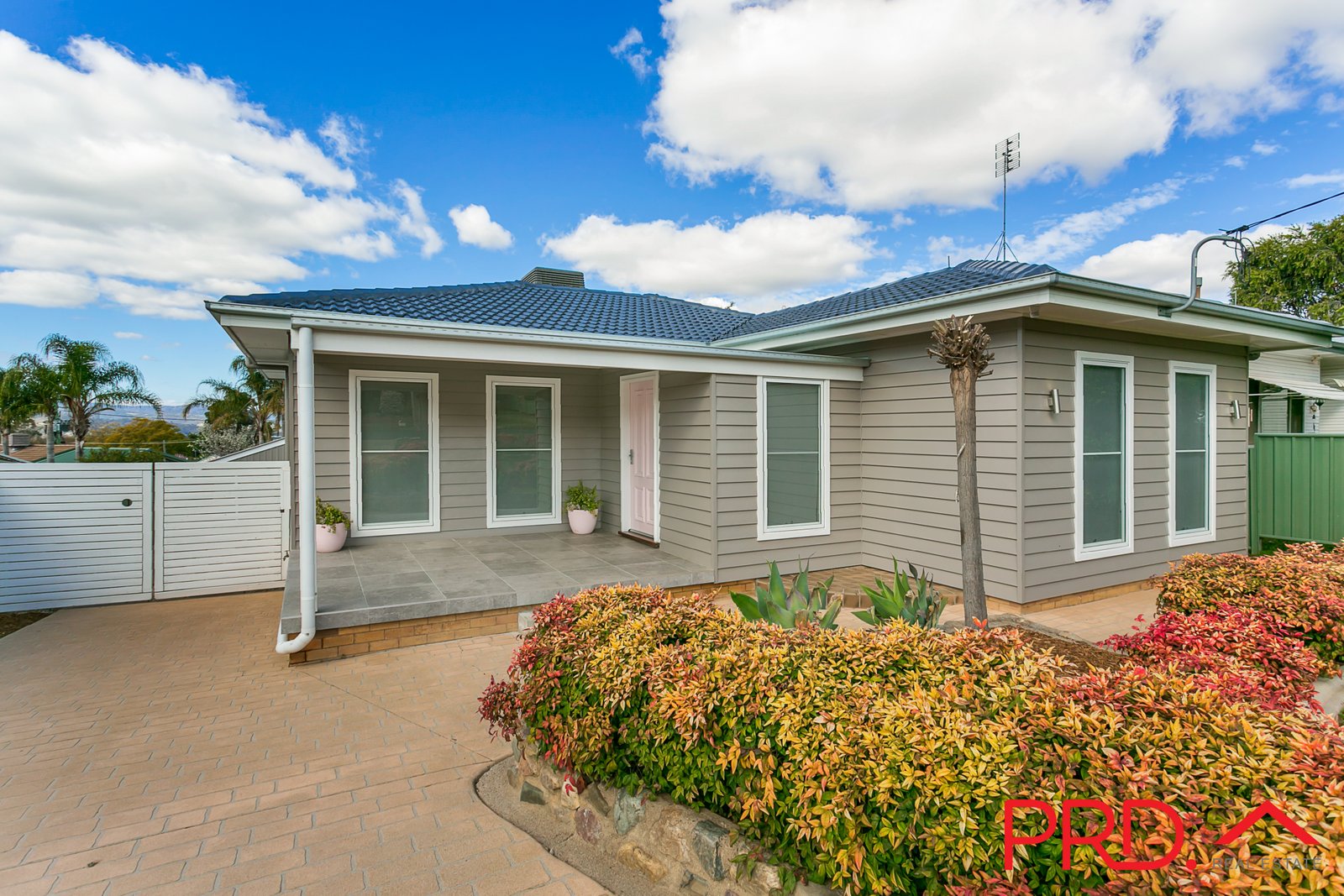 9 McRae Street TAMWORTH 5