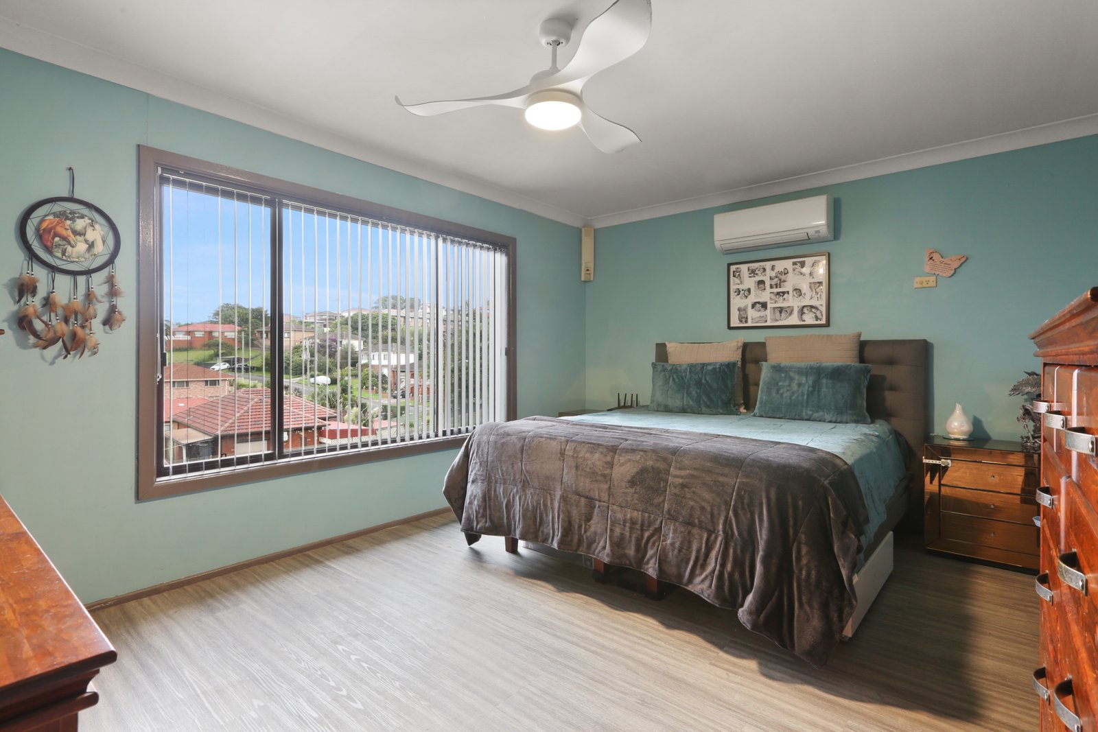 9 Mirrabooka Road LAKE HEIGHTS 4