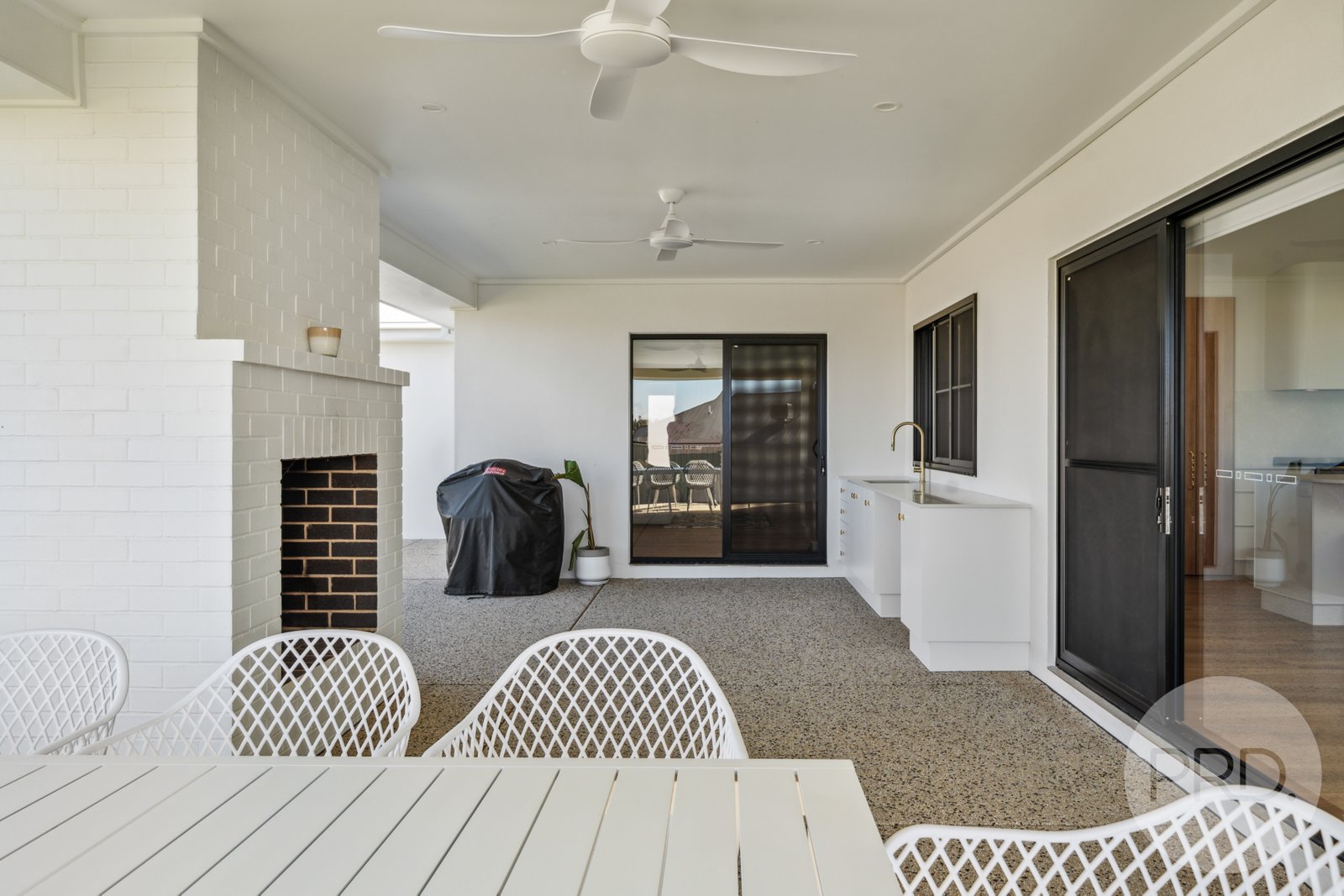 9 Mitta Mitta Place GOBBAGOMBALIN 18