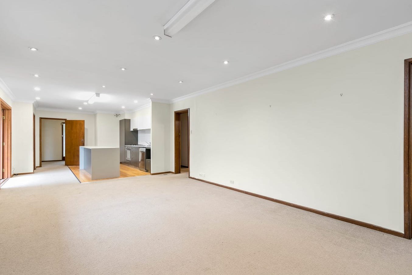 Photos: 9 Montague Street