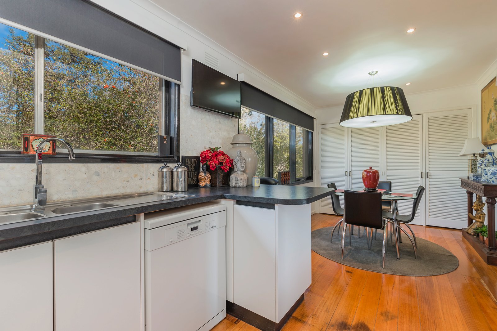 Gallery: 9 Montrose Place