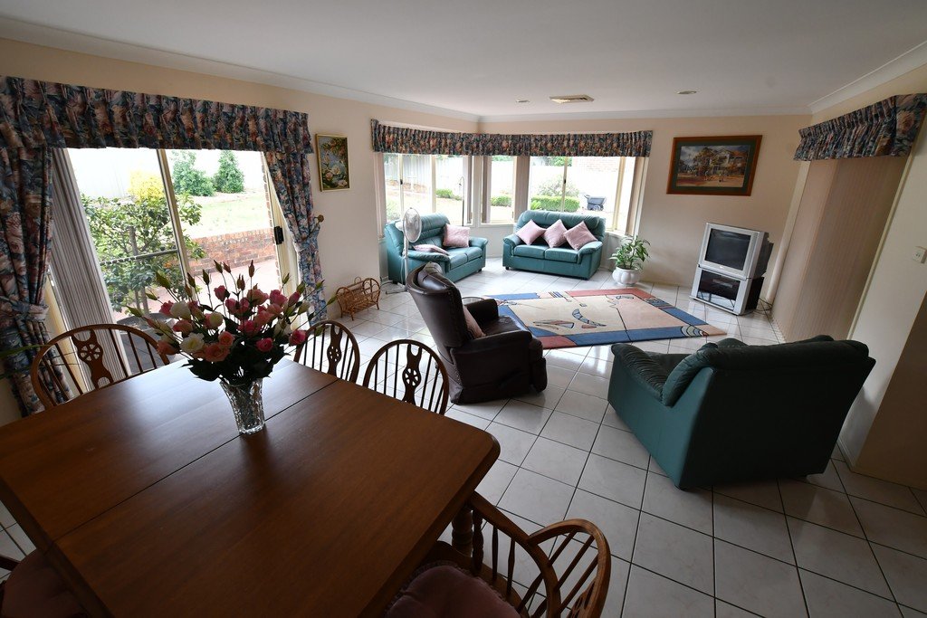 9 Moondah Close TAMWORTH 8