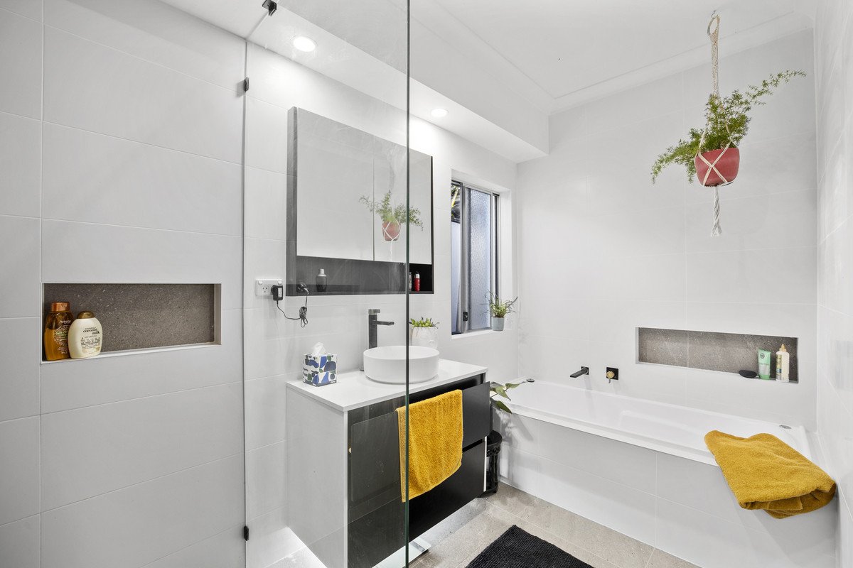 9 Moyenne Crescent Varsity Lakes 9