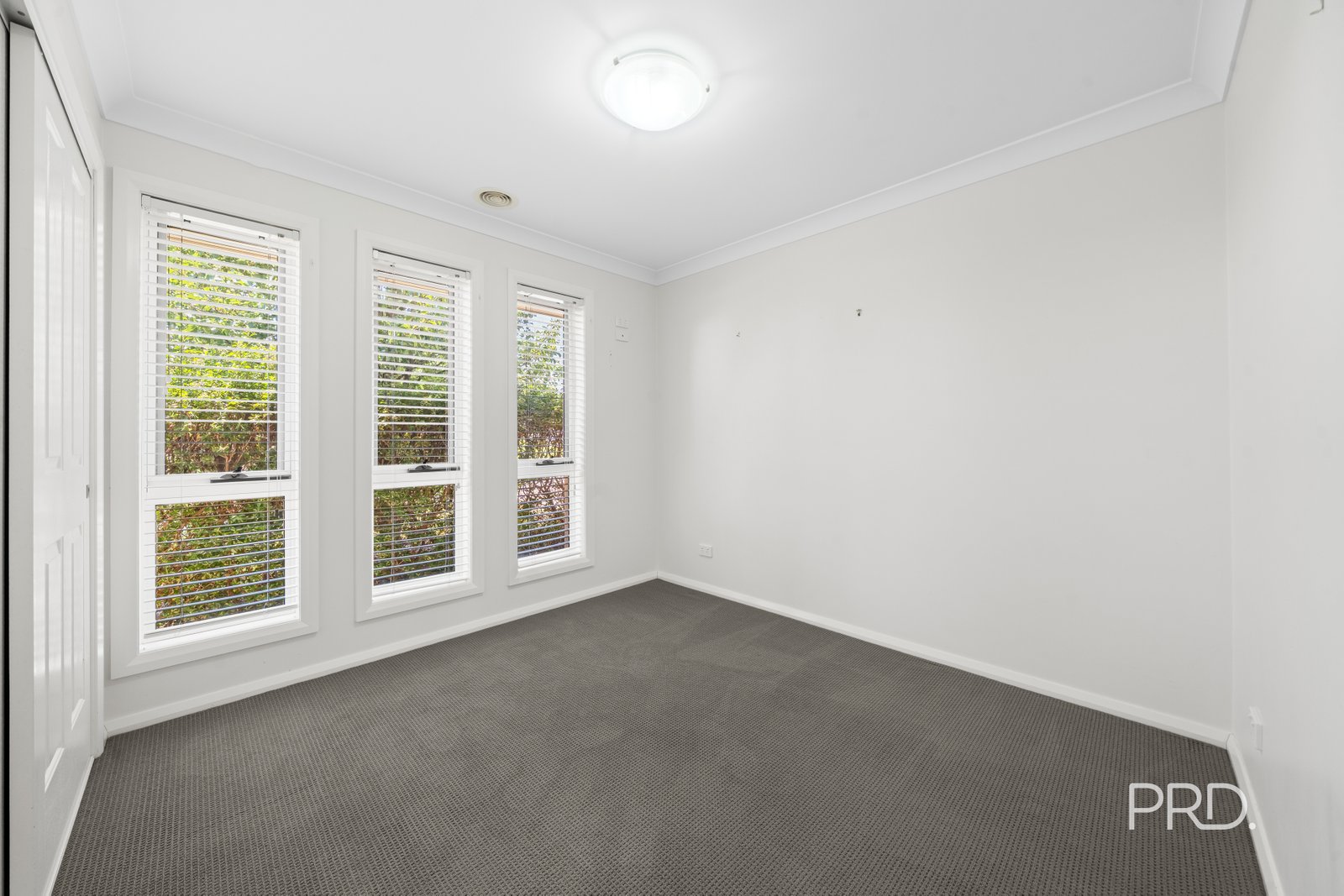 9 Murndal Place BOURKELANDS 12