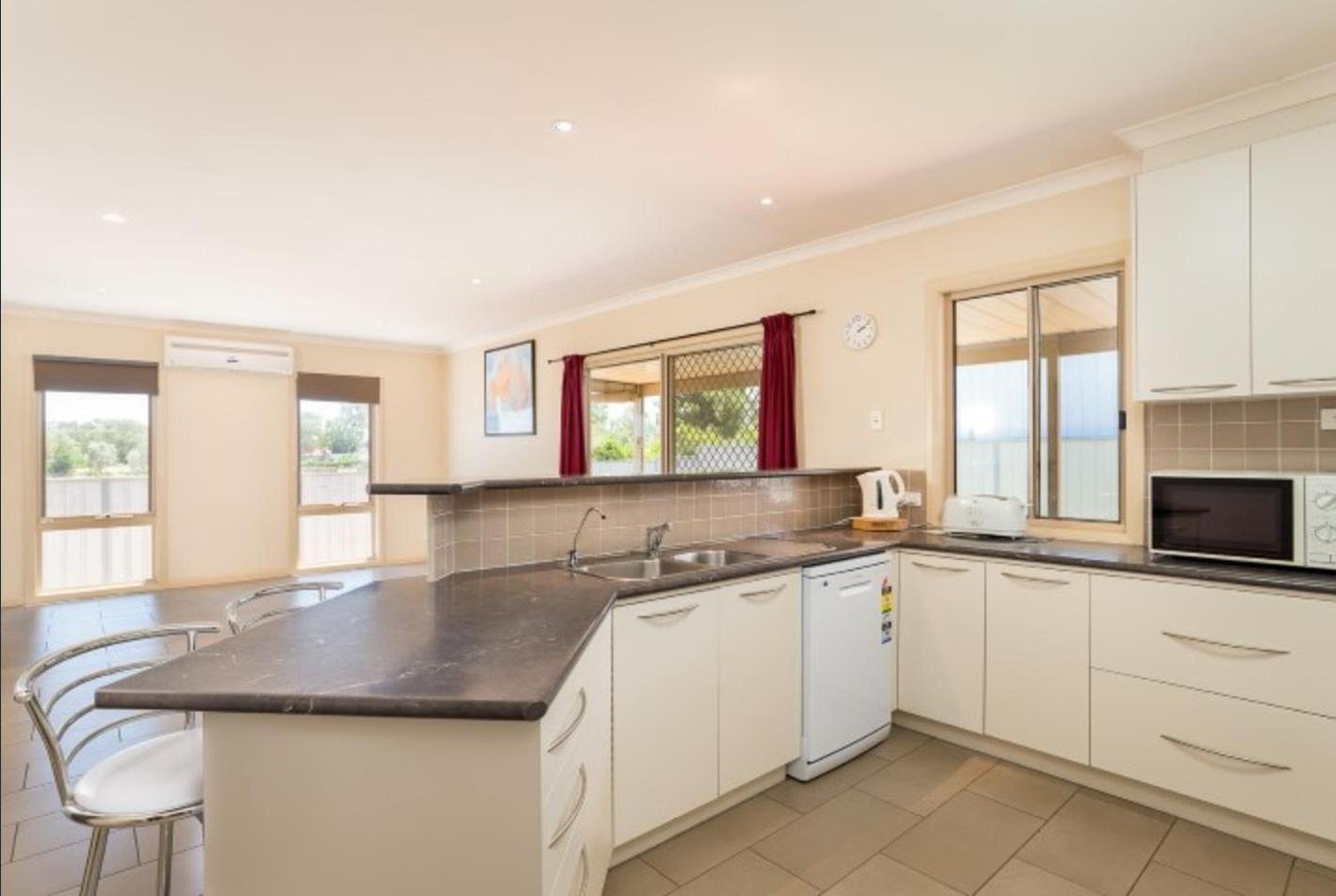 9 Murray Way BURONGA 2