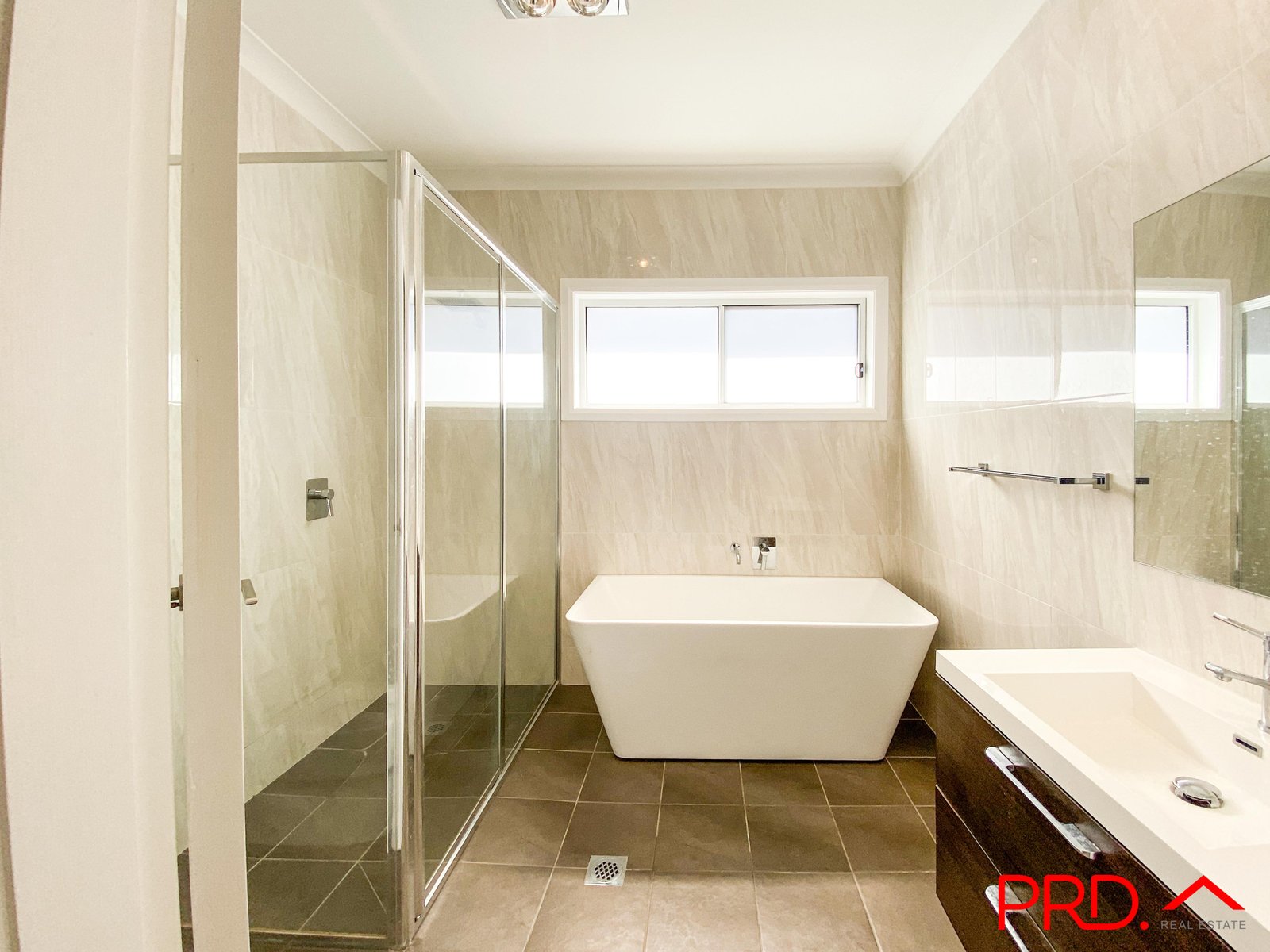 9 Oliver Street TAMWORTH 12