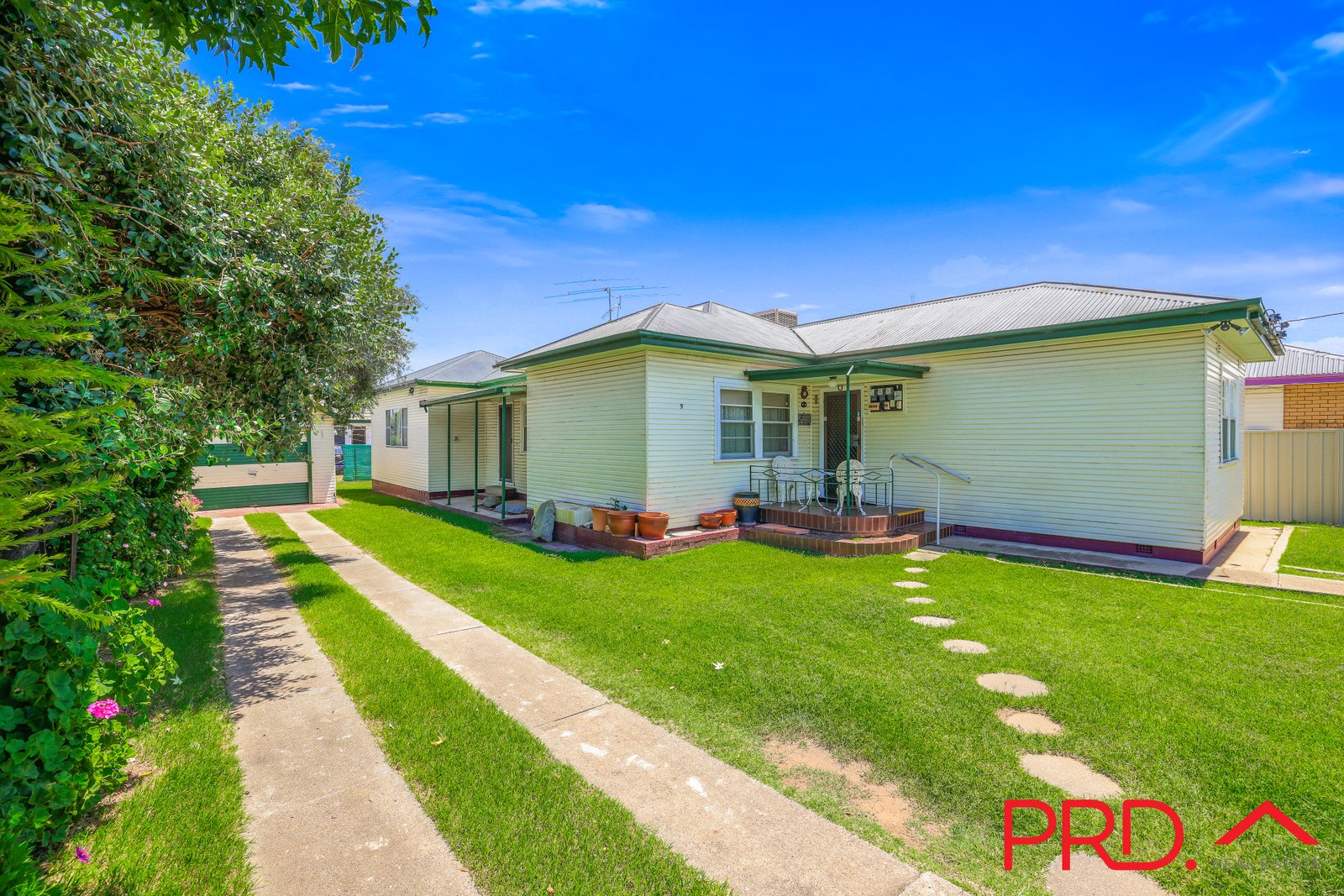 9 Oxley Street TAMWORTH 3