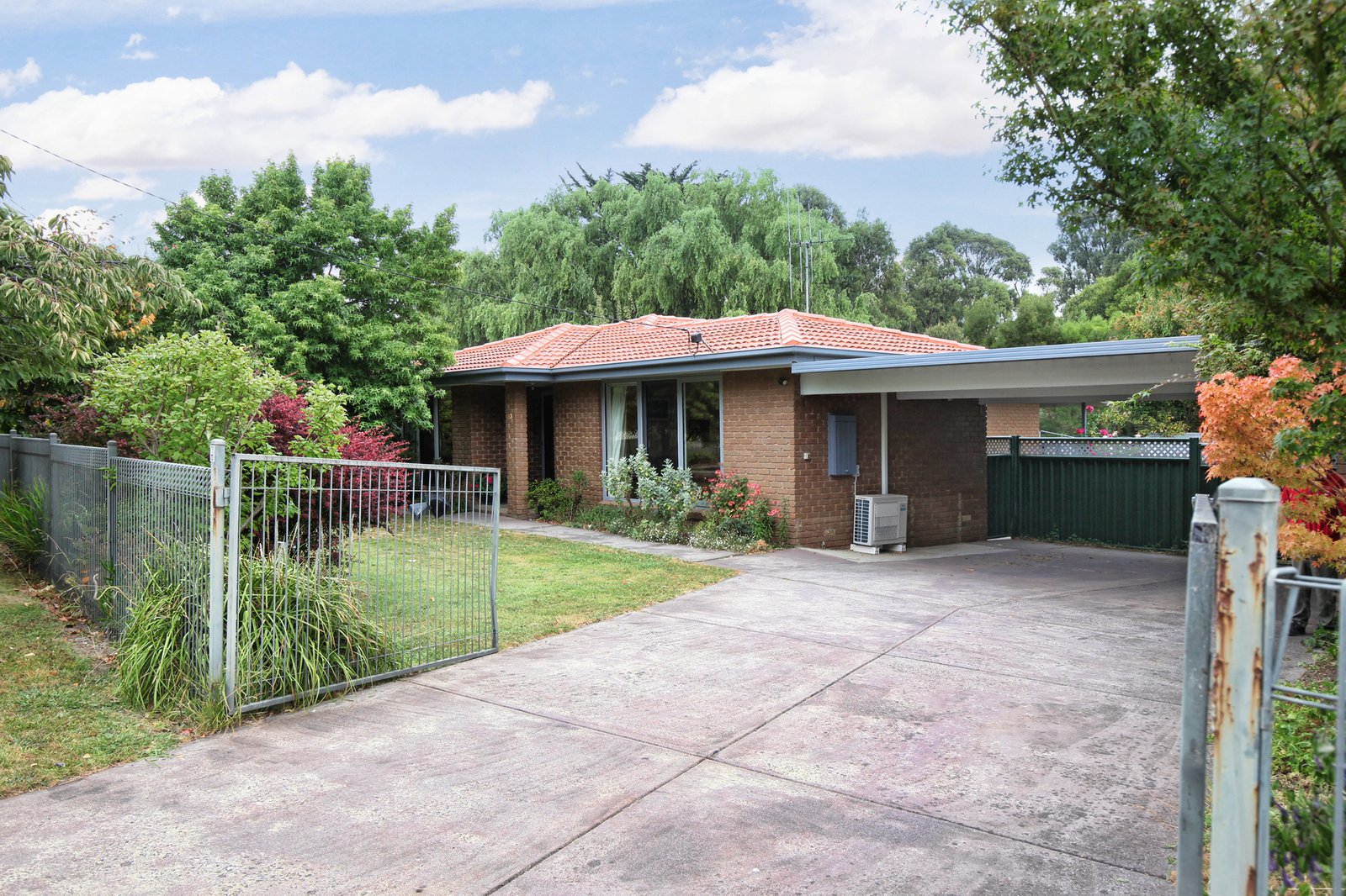 Real Estate and Property in 9 Peter Godden Drive, Woodend, VIC