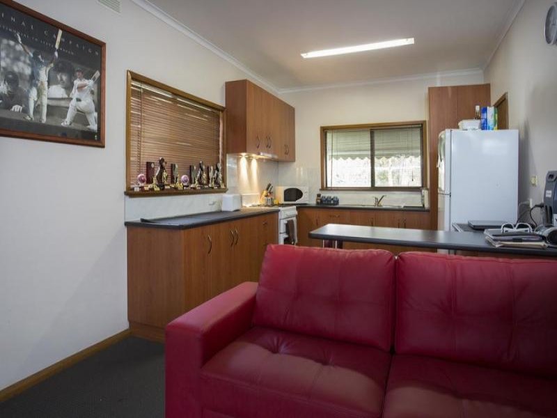 9 Peters Street LONG GULLY 2