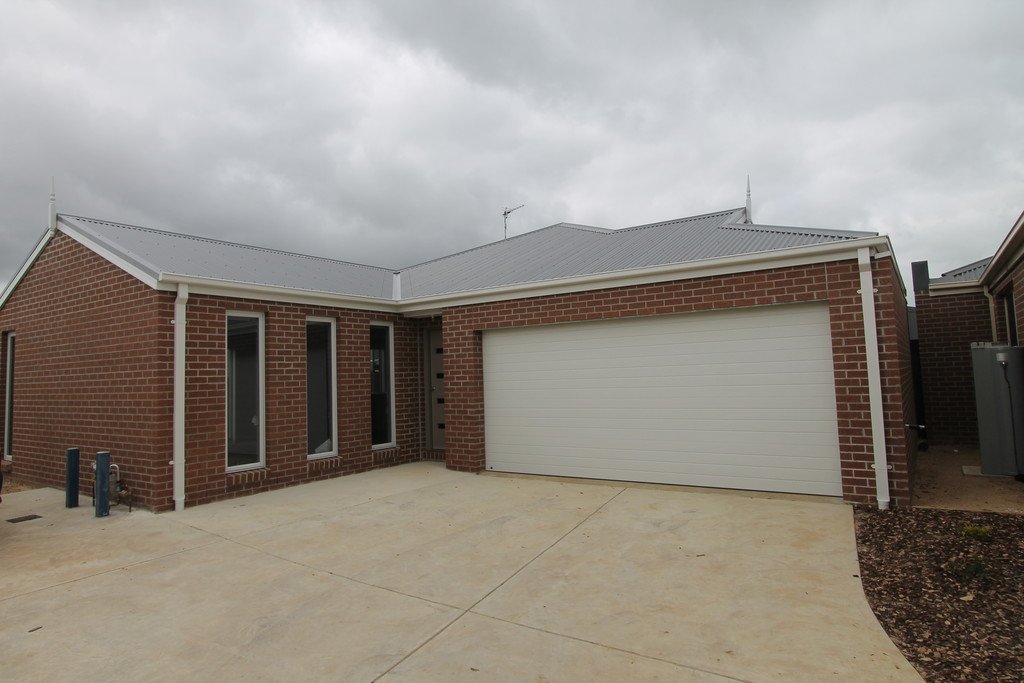 9 Pozieres Place SEBASTOPOL 1