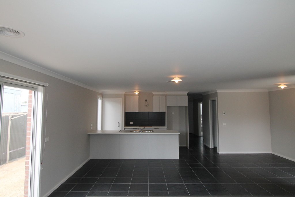 9 Pozieres Place SEBASTOPOL 4