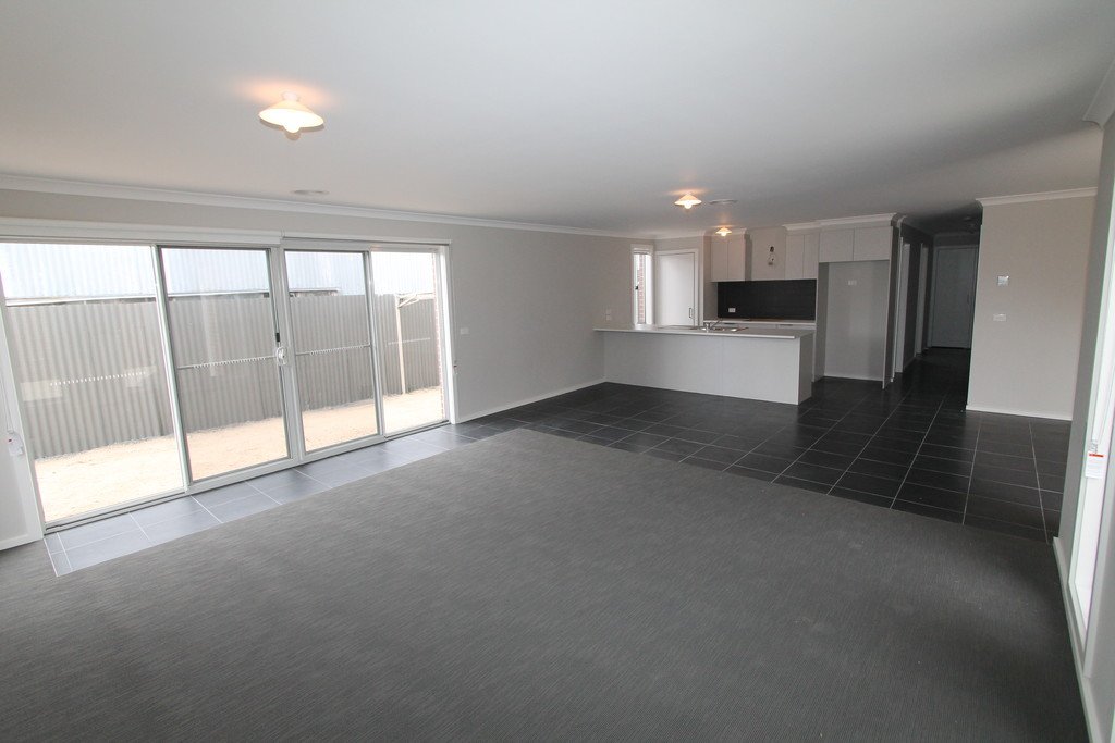 9 Pozieres Place SEBASTOPOL 3