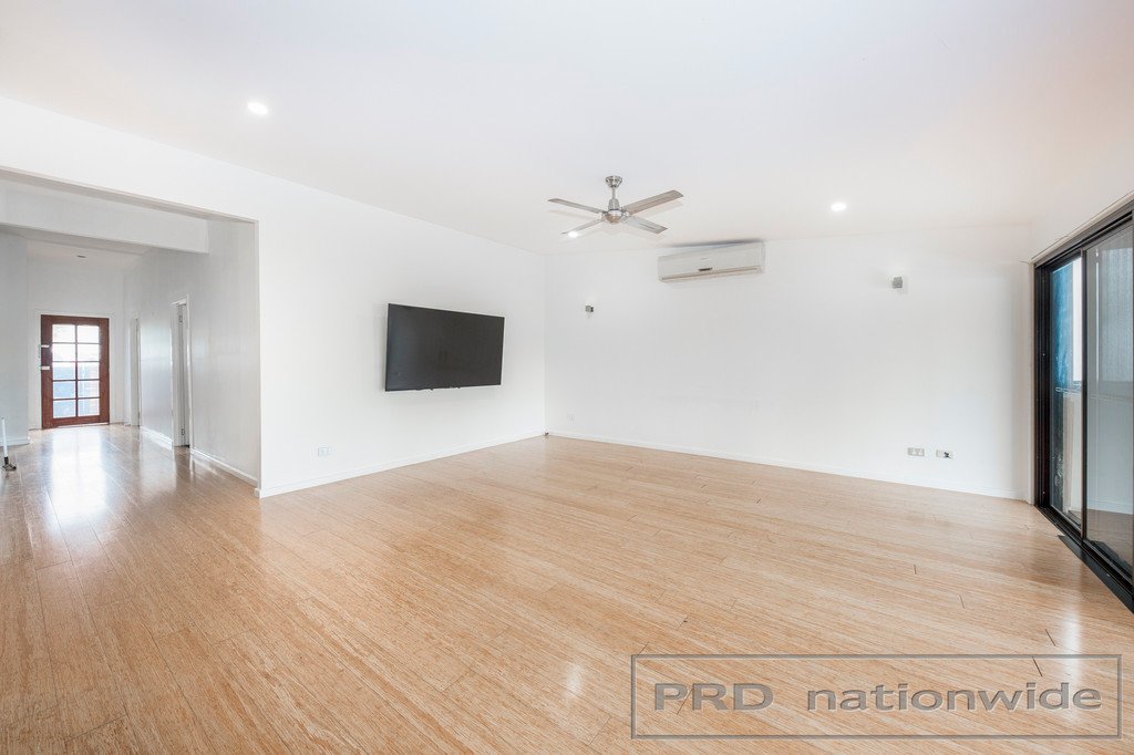 9 Raymond Terrace Road EAST MAITLAND 3