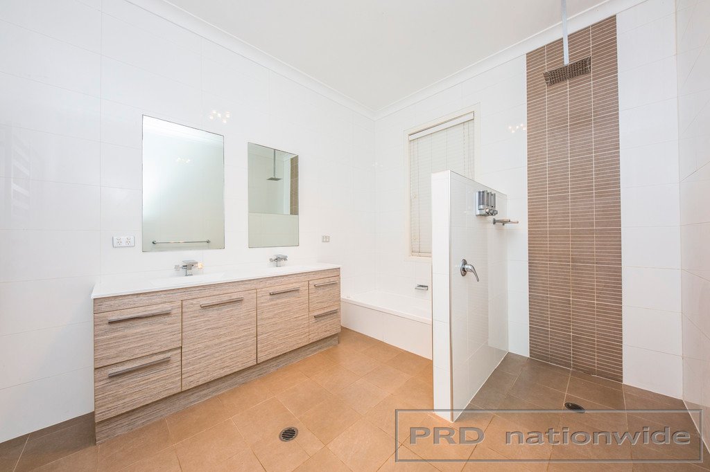 9 Raymond Terrace Road EAST MAITLAND 11