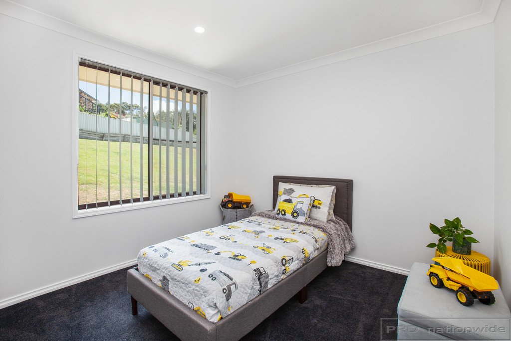 9 Robert Close RUTHERFORD 19