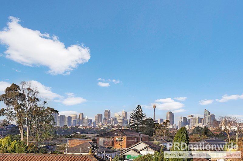 9 Rolestone Avenue KINGSGROVE 8