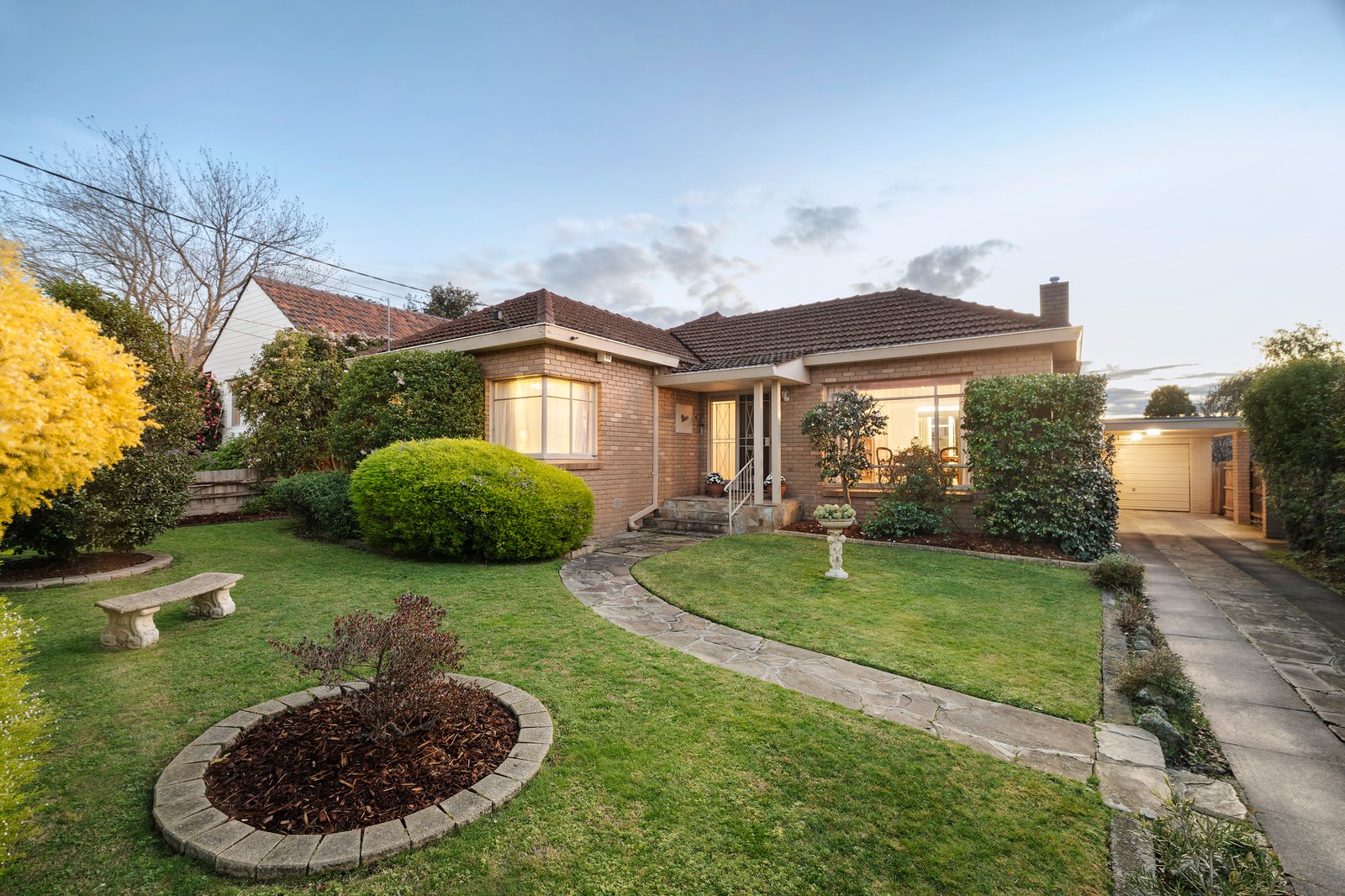 9 Rowena Road, Malvern East, 3145