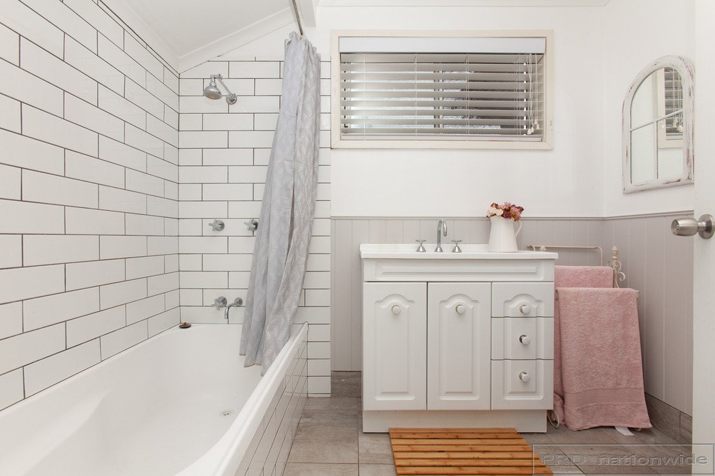 9 Roy Street LORN 17