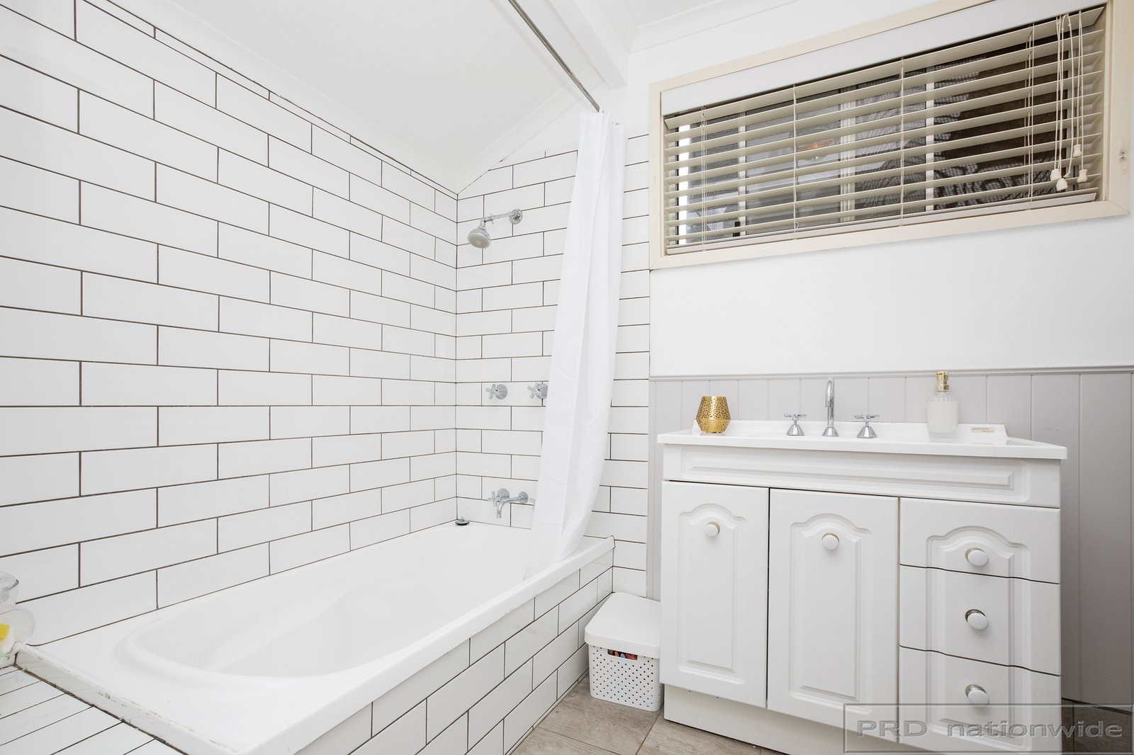 9 Roy Street LORN 14