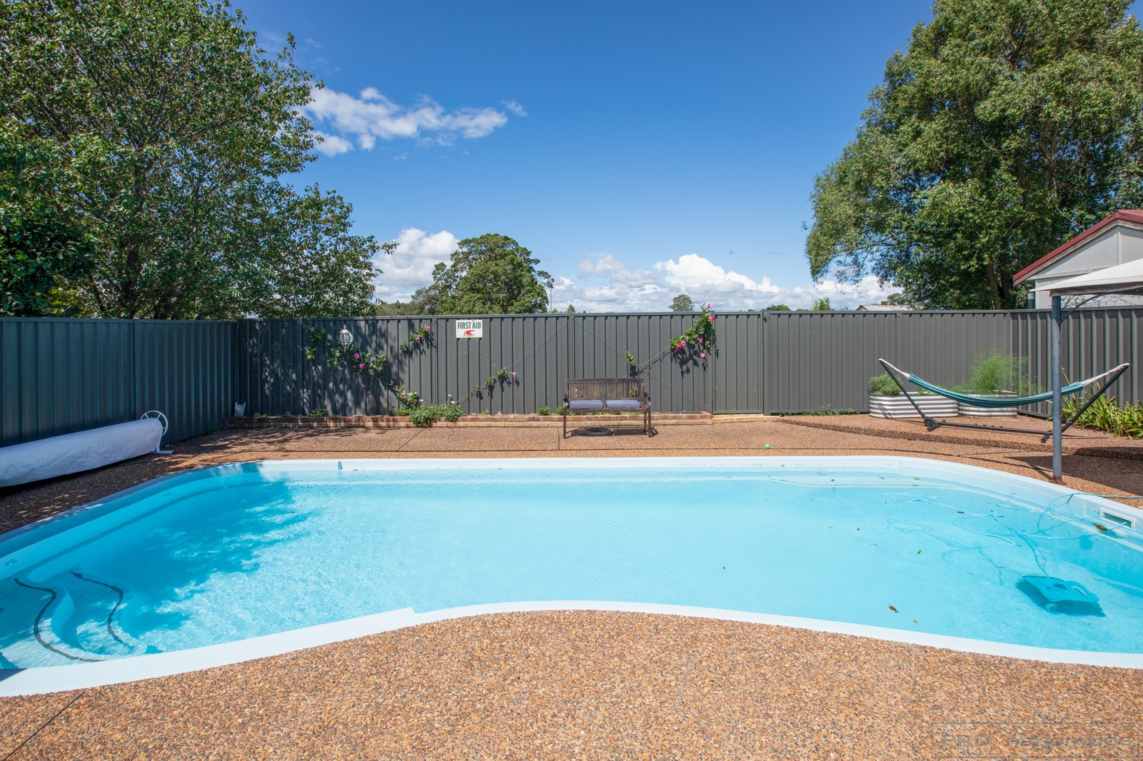 9 Roy Street LORN 17