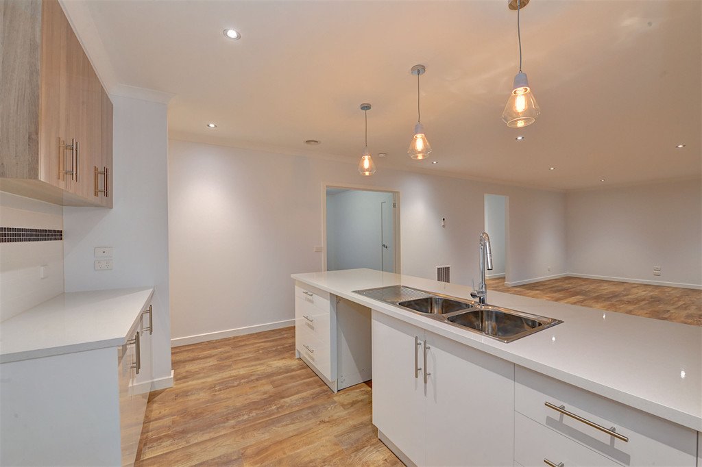 9 Royal York Road DELACOMBE 3