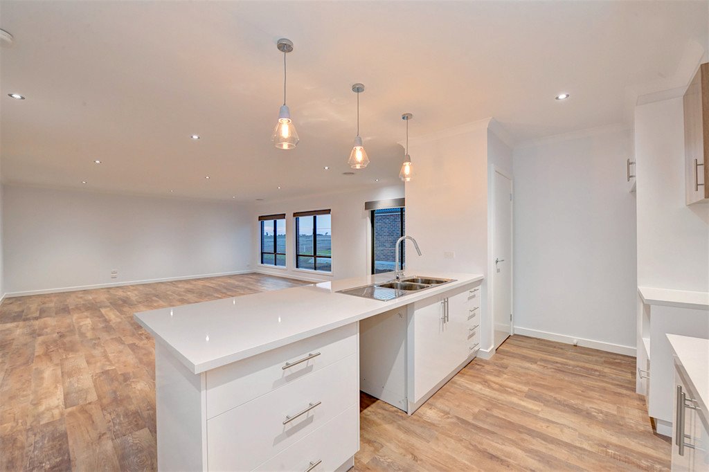 9 Royal York Road DELACOMBE 4