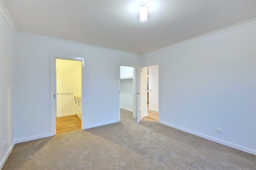 9 Royal York Road DELACOMBE 6