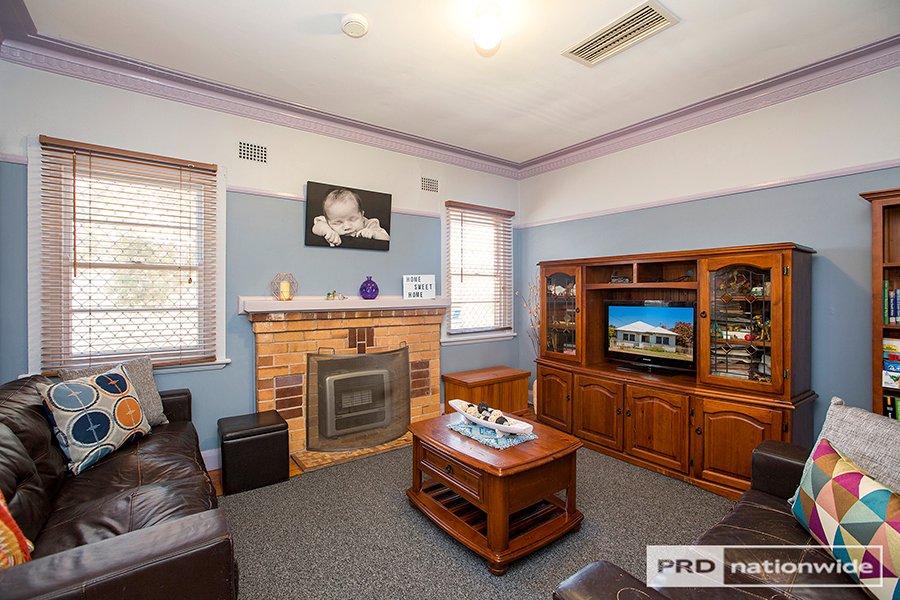 9 Sale Street TAMWORTH 4