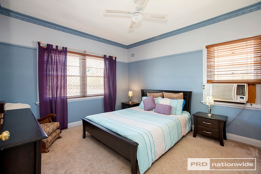 9 Sale Street TAMWORTH 5