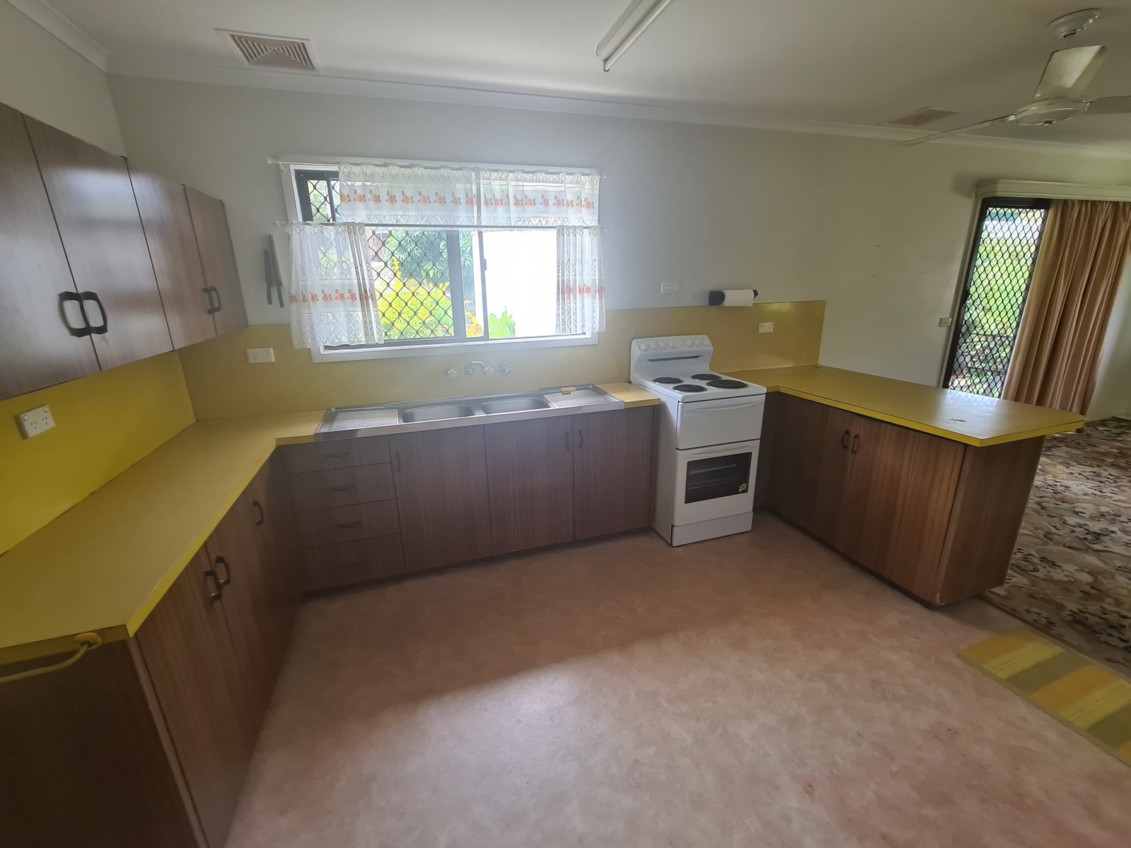 9 SCHOOL Street TANNUM SANDS 2