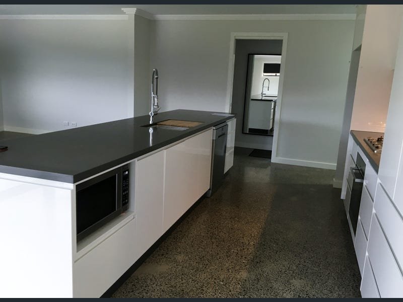 9 Semillon Drive TAMWORTH 2