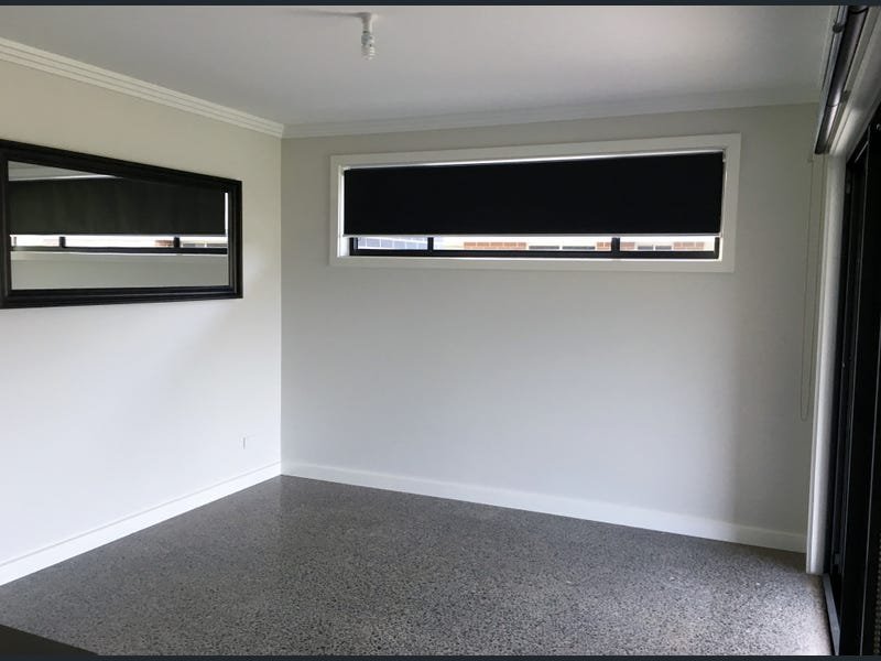 9 Semillon Drive TAMWORTH 5