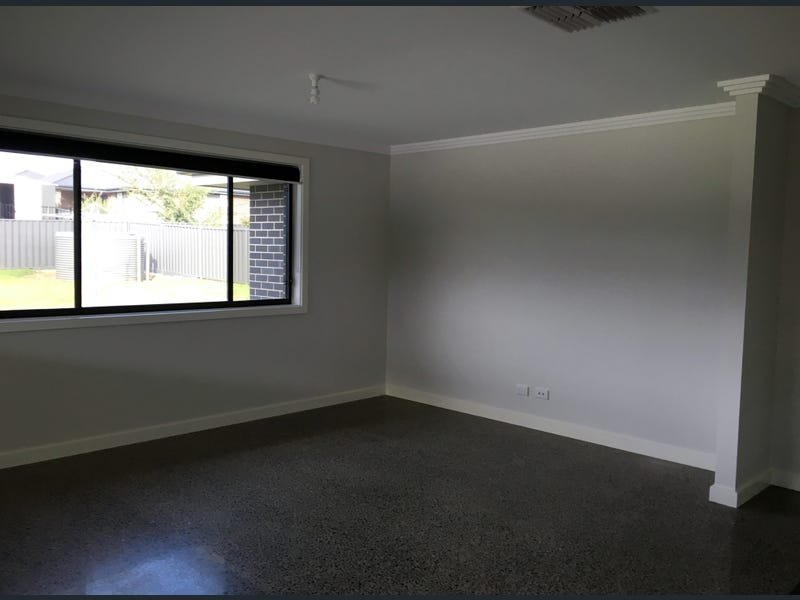 9 Semillon Drive TAMWORTH 6