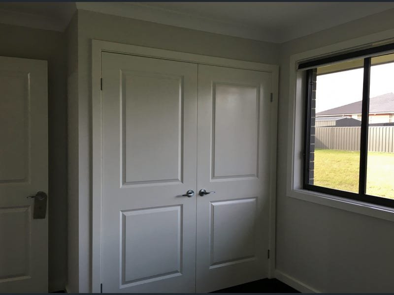 9 Semillon Drive TAMWORTH 8