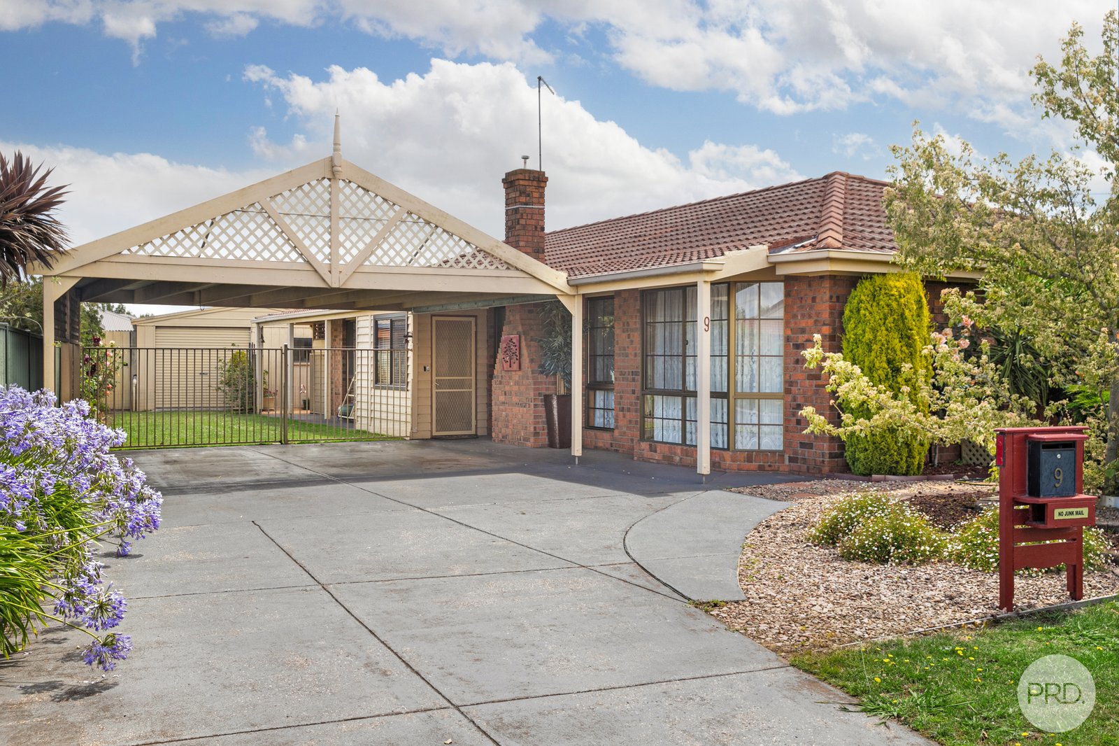 9 Shasta Drive DELACOMBE 1