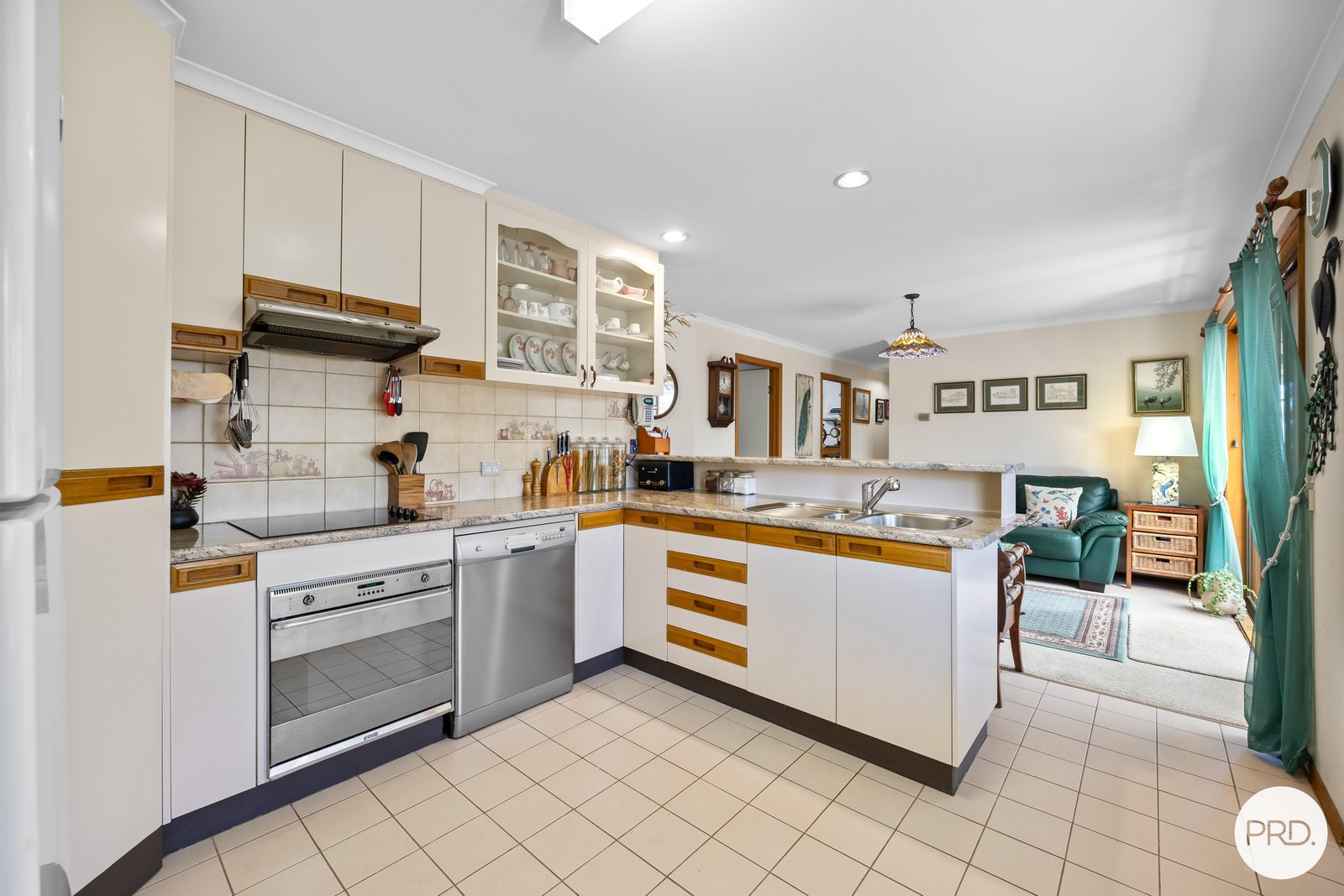 9 Shasta Drive DELACOMBE 7