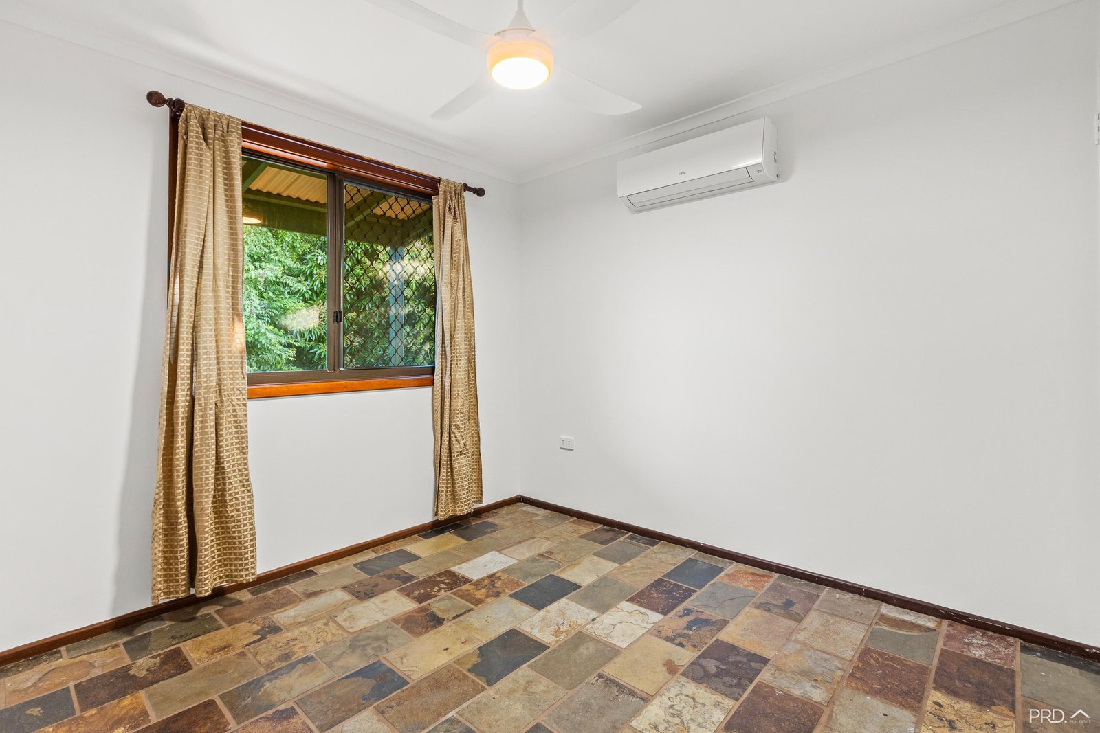 9 Slater Road CABLE BEACH 19