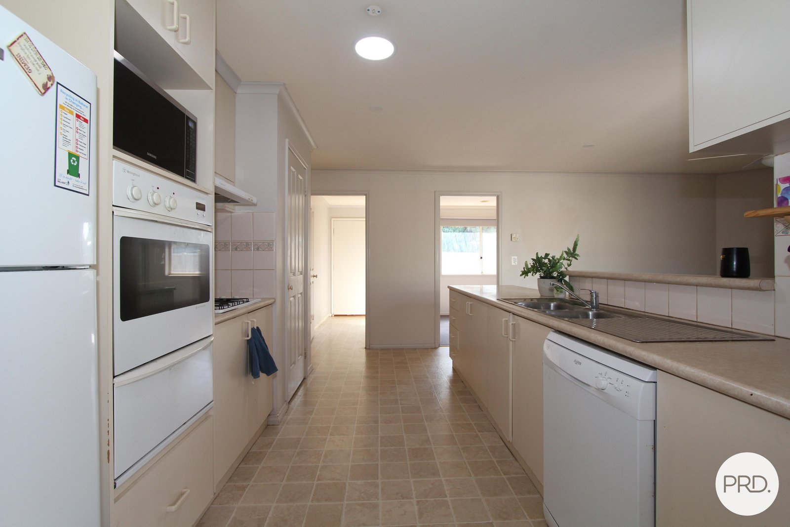 9 Spencer Street CANADIAN 3