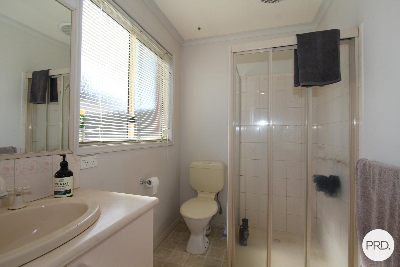 9 Spencer Street CANADIAN 11