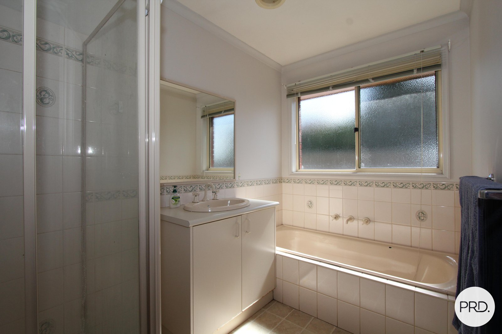 9 Spencer Street CANADIAN 15